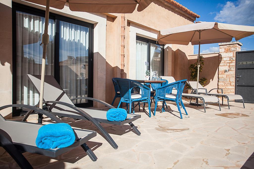 Pool House Marineta Llombarts Quarto foto